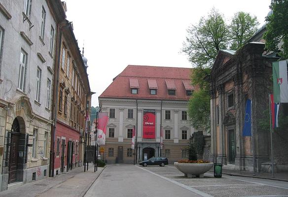 French Revolution Square (Trg Francoske Revolucije)