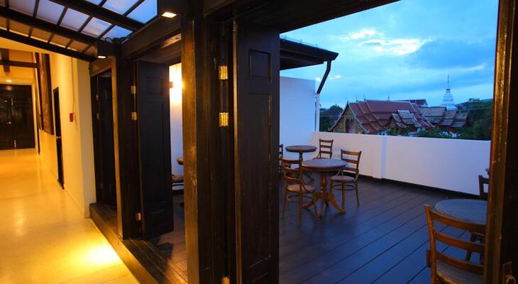 99 The Gallery Hotel