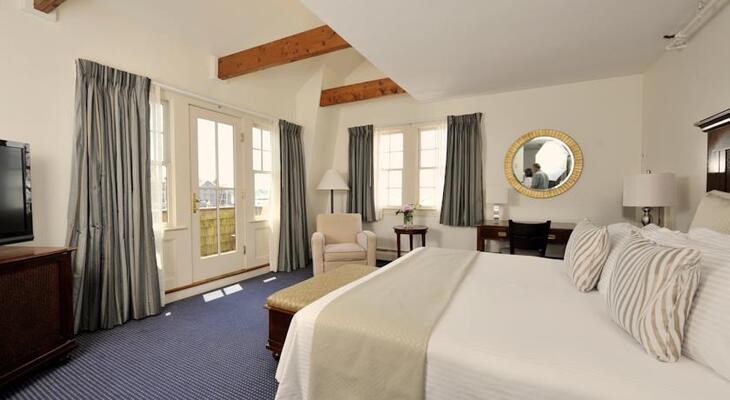 The Newport Harborside Inn