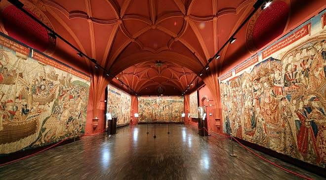 Museo De Tapices Y Capitular De La Seo