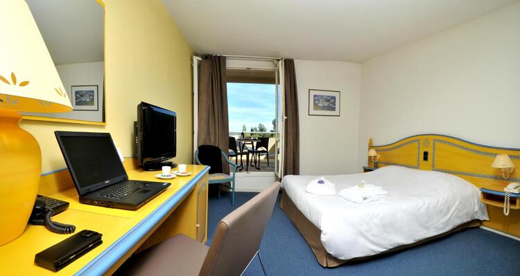 Hotel Birdy by HappyCulture