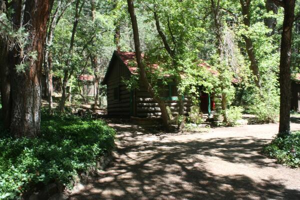 Don Hoel's Cabins