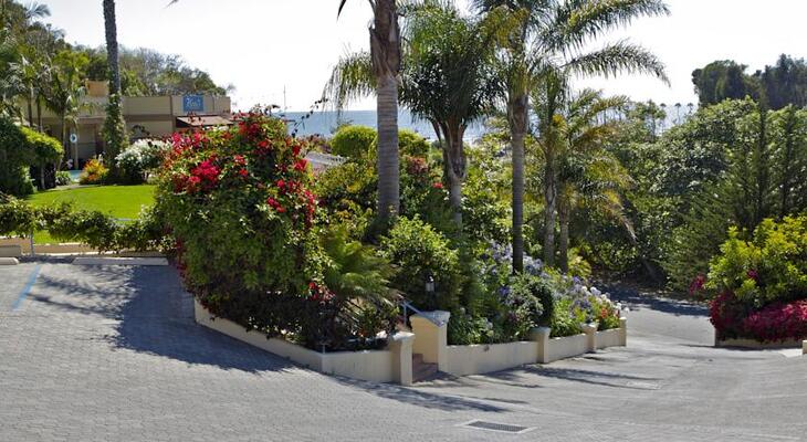 Malibu Country Inn