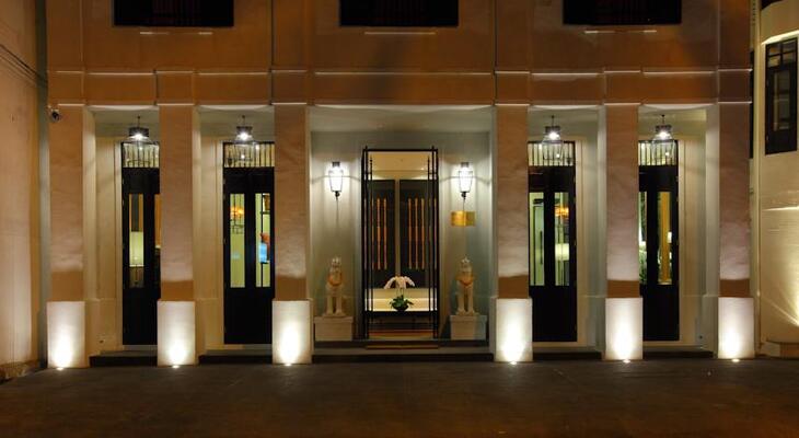 99 The Gallery Hotel