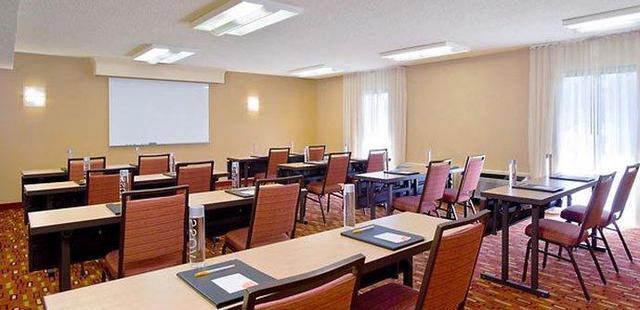 Courtyard by Marriott Fresno