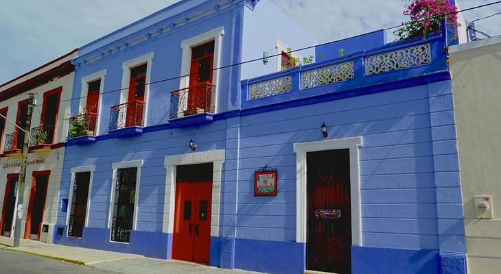Hotel Medio Mundo