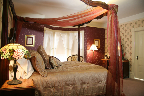 Hennessey House Bed and Breakfast