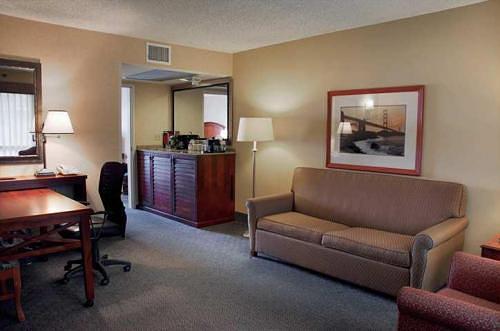 Embassy Suites by Hilton San Francisco Airport Waterfront