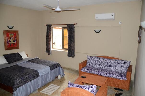 Sleepy Hippo Backpacker  Hotel