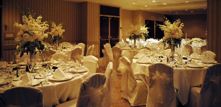 The Cincinnatian Hotel, Curio Collection by Hilton