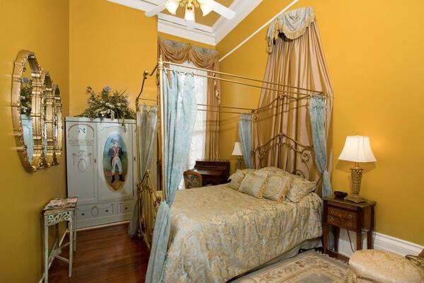 Magnolia Mansion