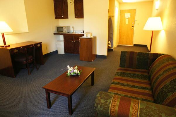 Lincoln Inn Hotel & Suites