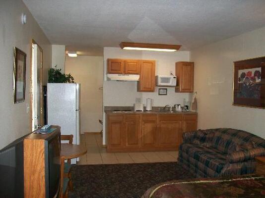 Shady Acre Inn & Suites