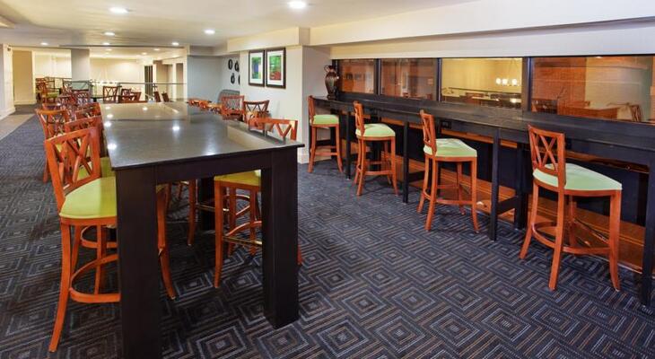 Holiday Inn Express & Suites Atlanta Downtown, an IHG Hotel