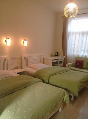 Four Seasons International Youth Hostel