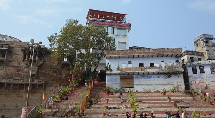 A Palace on the River, Rashmi Guest House