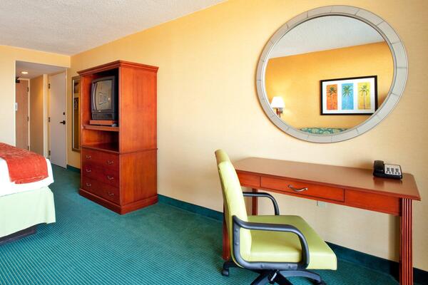 Holiday Inn Express & Suites VA Beach Oceanfront, an IHG hotel