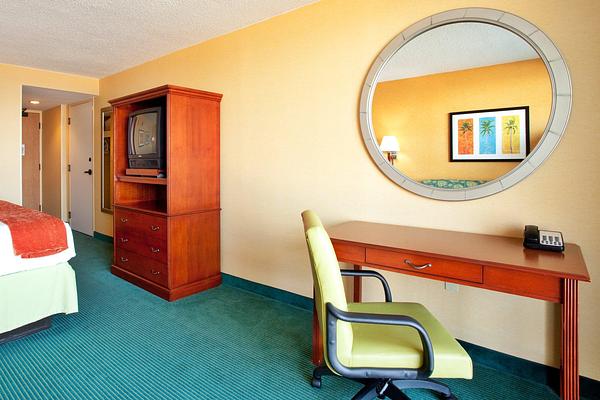 Holiday Inn Express & Suites VA Beach Oceanfront, an IHG Hotel