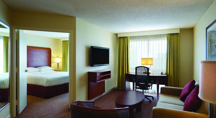 Hilton Chicago/Magnificent Mile Suites