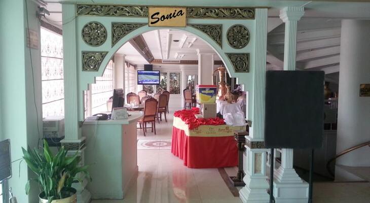 Envoy Continental Hotel