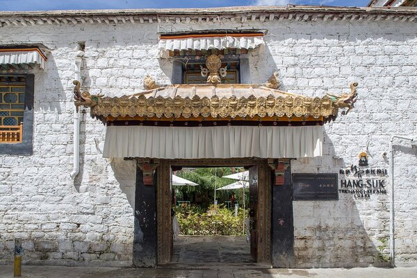 HANGSUK Trichang Labrang Hotel