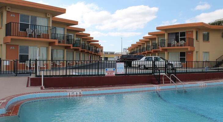 Grand Prix Motel on the Beach
