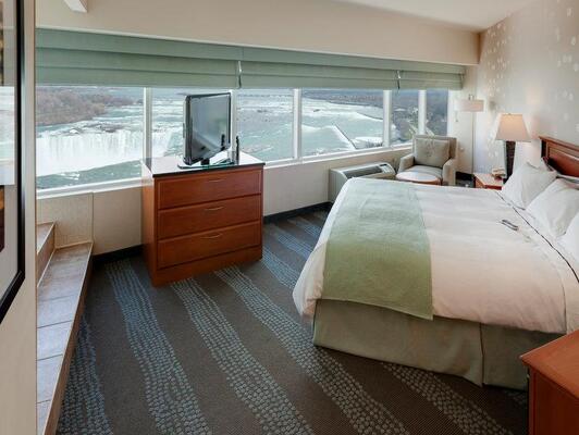 Radisson Hotel & Suites Fallsview, ON