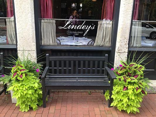 Lindey's