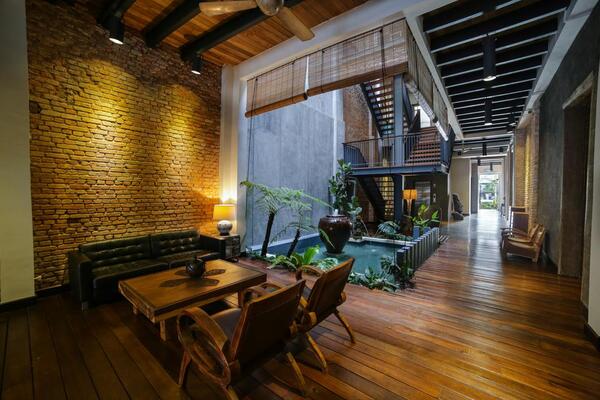 1825 Gallery Hotel