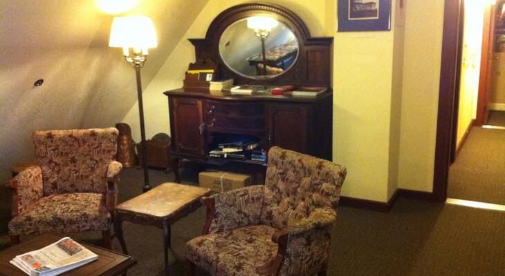 College Inn Hotel