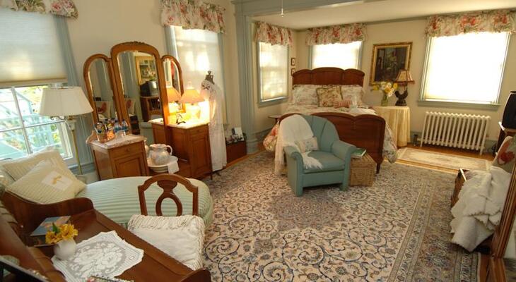 A B&B at The Edward Harris House Inn & Cottages