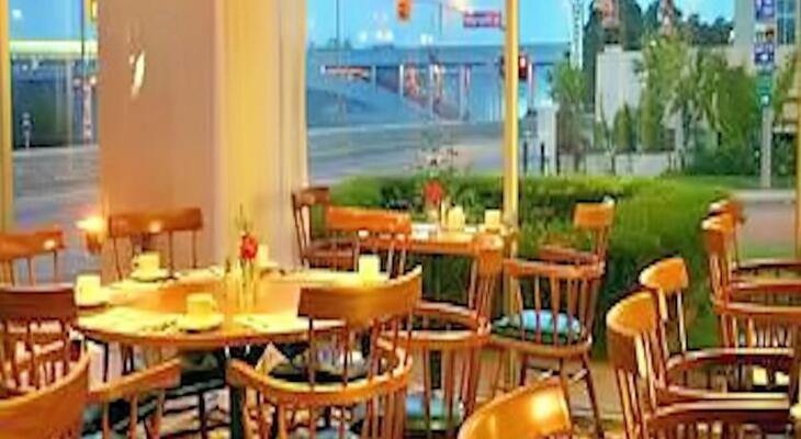 Travelodge by Wyndham Niagara Falls Fallsview