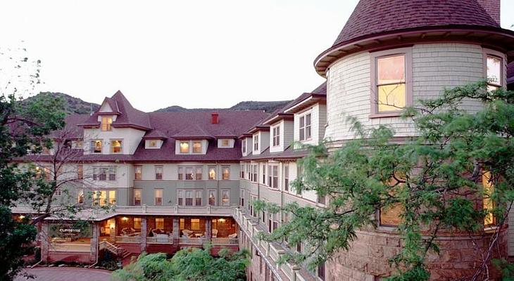 The Cliff House at Pikes Peak