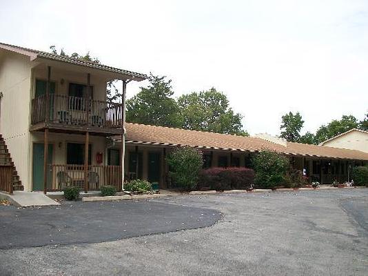 Shady Acre Inn & Suites