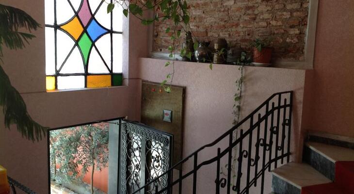 Apricot Hotel