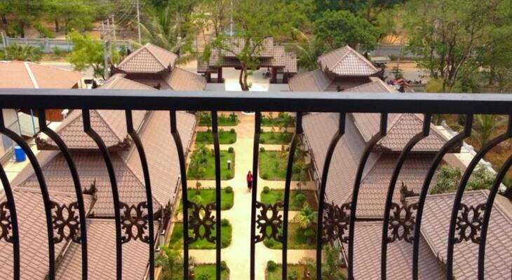 Yadanarpon Dynasty Hotel