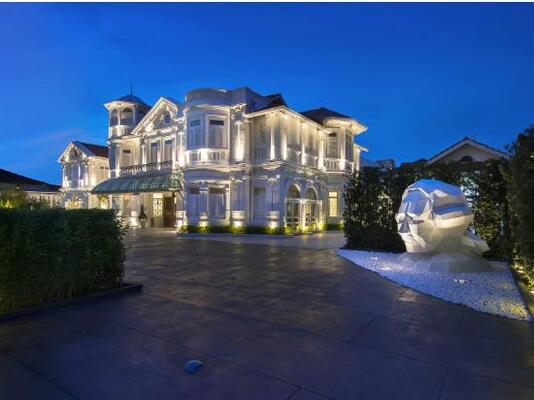 Macalister Mansion