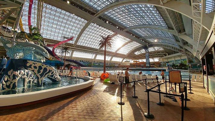 West Edmonton Mall - Largest shopping and entertainment complex in Canada 