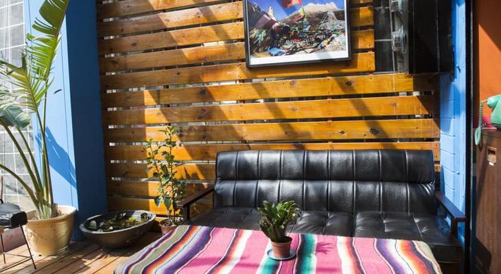 Rainbow Wave Surfing Hostel