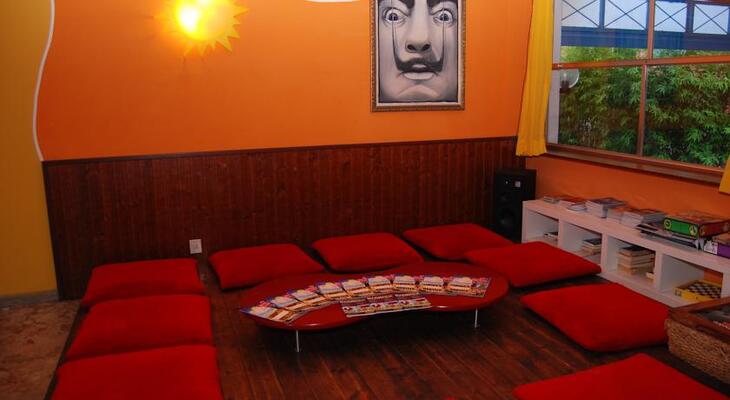 Sunflower Beach Backpacker Hostel & Bar