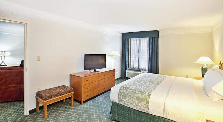 La Quinta Inn & Suites by Wyndham Cincinnati Sharonville