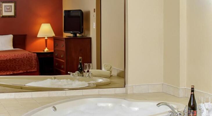 Ramada by Wyndham Niagara Falls/Fallsview