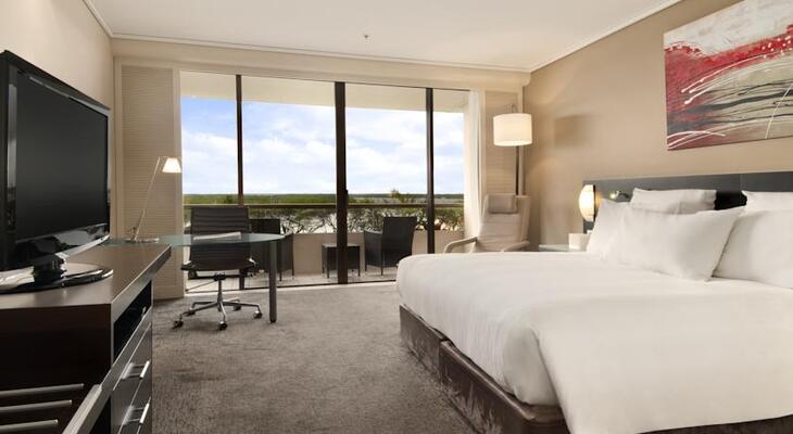 Hilton Cairns