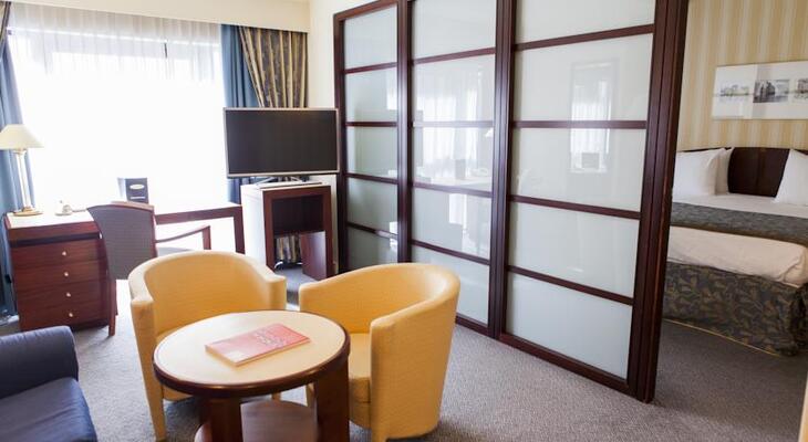 Le Chatelain Hotel