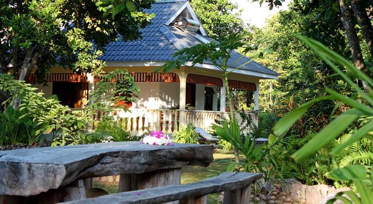 Domaine les Rochers Apartments & Bungalows