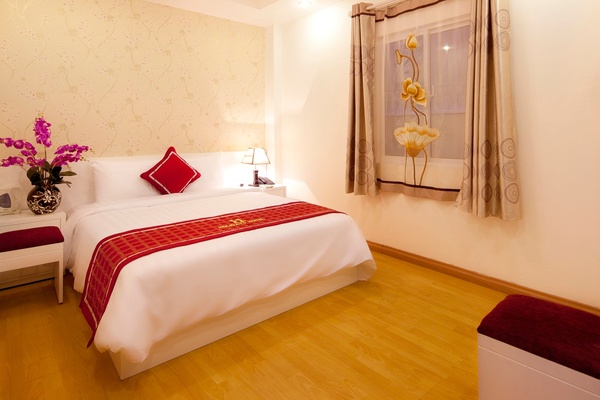 Hanoi Holiday Diamond Hotel