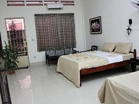 Lone Star Saloon Bar and Guest House