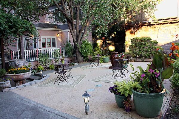 Hennessey House Bed and Breakfast