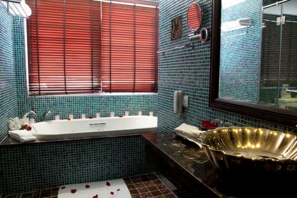 Golden Lotus Luxury Hotel