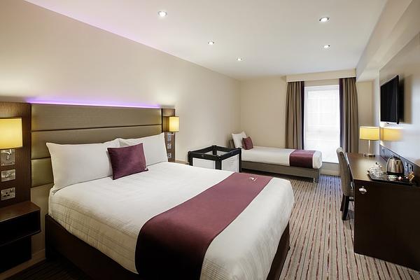 Premier Inn Leeds City Centre (Whitehall Road) hotel